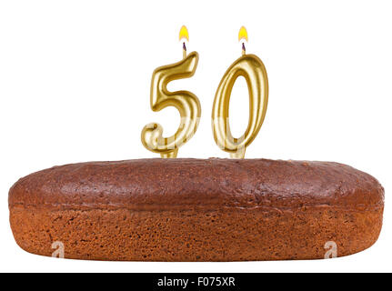 Geburtstagstorte mit Kerzen Zahl 50 isoliert auf weißem Hintergrund Stockfoto
