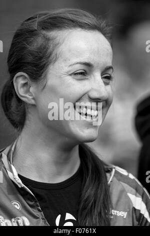 Elinor Barker (Matrix Pro Cycling) lachen vor Beginn der Endphase der Aviva Frauen Tour 2015, Marlow Stockfoto
