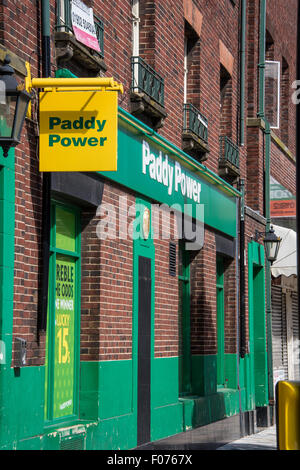 Paddy Power Sportwetten Geschäft auf High Street Wolverhampton West Midlands, uk Stockfoto