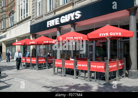 Five Guys Burger mit Pommes frites Nottingham Stadtzentrum Stockfoto