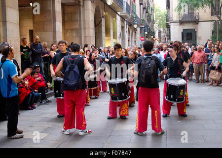 Traditionellen Trommeln Band (Gralla) in der Raval Festival (La Festa de Raval)-Barcelona, Spanien Stockfoto