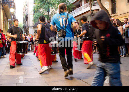 Traditionellen Trommeln Band (Gralla) in der Raval Festival (La Festa de Raval)-Barcelona, Spanien Stockfoto