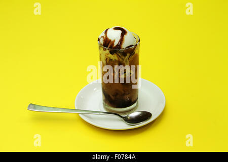 Eis mit Schokolade Stockfoto