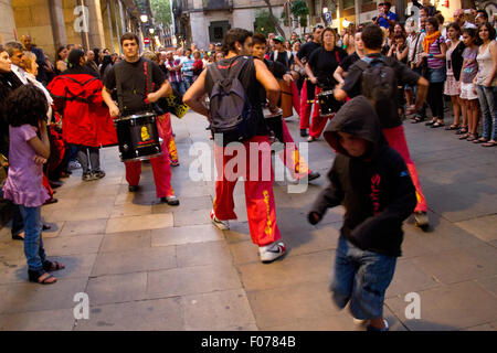 Traditionellen Trommeln Band (Gralla) in der Raval Festival (La Festa de Raval)-Barcelona, Spanien Stockfoto