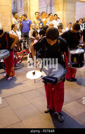 Traditionellen Trommeln Band (Gralla) in der Raval Festival (La Festa de Raval)-Barcelona, Spanien Stockfoto