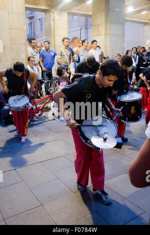 Traditionellen Trommeln Band (Gralla) in der Raval Festival (La Festa de Raval)-Barcelona, Spanien Stockfoto