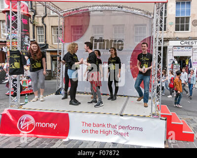 Künstler & Darsteller Förderung ihre Shows an der Edinburgh Festival Fringe 2015 in The Royal Mile Edinburgh Schottland Stockfoto