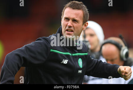 Glasgow, Schottland. 9. August 2015. Ladbrokes Schottische Premier League. Partick Thistle gegen Celtic FC. Ronnie Deila brüllt der Weg Unterstützung © Action Plus Sport/Alamy Live News Stockfoto