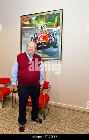 John Haynes Gründer der Haynes International Motor Museum, Sparkford, Somerset, England im Tagungszentrum des Museums. Stockfoto