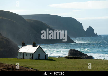 Kearvaig Bothy an der Kearvaig Bucht, an der Nordküste östlich von Cape Wrath, Sutherland, Schottland, UK. Stockfoto