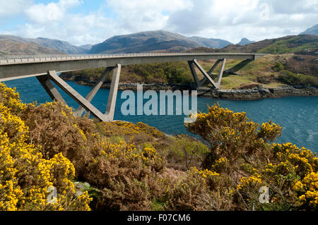 Kylesku Brücke überqueren Loch ein "Chàirn Bhàin, in der Nähe von Kylestrome, Sutherland, Schottland, UK. Stockfoto