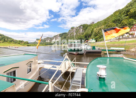 Überfahrt mit der Elbe in Rathen, Deutschland. Stockfoto