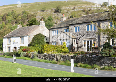 Auf dem Land und das Dorf speichern, Buckden, Wharfdale, Yorkshire Dales National Park, North Yorkshire, England, UK Stockfoto