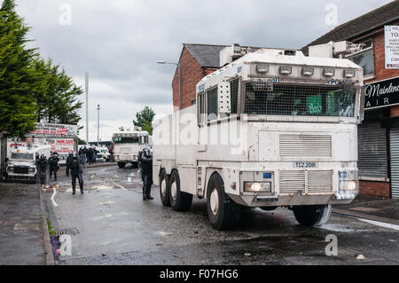 Belfast, Nordirland. 9. August 2015 - PSNI Wasserwerfer und Riot Squad Credit: Stephen Barnes/Alamy Live News Stockfoto