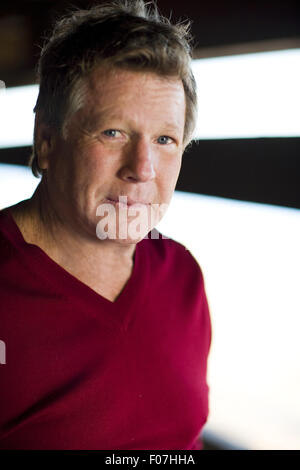 Malibu, Kalifornien, USA. 21. November 2007. Ryan O'Neal, ein amerikanischer Fernseh- und Filmschauspieler, fotografierte in seinem Strandhaus in Malibu ein Jahr nach dem Tod seiner langjährigen Begleiterin, Schauspielerin Farrah Fawcett (starb 2009 an Krebs). Foto: Diana Mrazikova/Zuma Press © Diana Mrazikova/ZUMA Wire/ZUMAPRESS.com/Alamy Live News Stockfoto