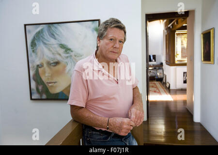 Malibu, Kalifornien, USA. 21. November 2007. Ryan O'Neal, ein amerikanischer Fernseh- und Filmschauspieler, fotografierte in seinem Strandhaus in Malibu ein Jahr nach dem Tod seiner langjährigen Begleiterin, Schauspielerin Farrah Fawcett (starb 2009 an Krebs). 2013 gewann Ryan O'Neal das 1980 von Andy Warhol entworfene Farrah Fawcett-Porträt, das in seinem Schlafzimmer über seinem Bett hängt (nicht das abgebildete). (Porträt erhielt verschiedene Wertschätzungen von $800.000 bis $12 Millionen Dollar.)der Star „Charlie's Angels“ hinterließ all ihre Kunstwerke ihrer alma Mater, der University of Texas in Austin; ihr Geschenk war Anothe Stockfoto