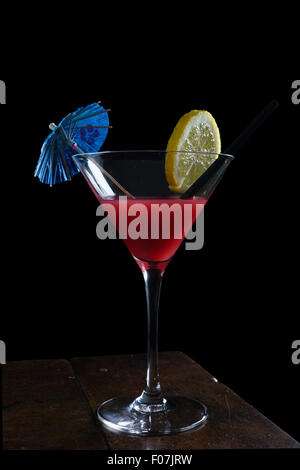 Cocktailglas, Cockail auf schwarzen und weißen Bacgrounk, isoliert, Foto Studio Stockfoto