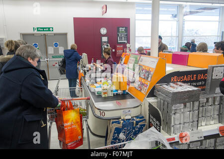 Kasse in einem Sainsbury Supermarkt in Derbyshire, England Stockfoto