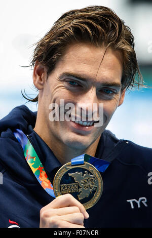 Kazan, Russland. 9. August 2015. Franzosen Camille Lacourt feiert mit seiner Goldmedaille nach dem Gewinn der Herren, 50m Rücken Finale bei den FINA Weltmeisterschaften 2015 in Kazan, Russland, 9. August 2015. Lacourt beansprucht den Titel der Veranstaltung in einer Zeit von 24,23 Sekunden. © Zhang Fan/Xinhua/Alamy Live-Nachrichten Stockfoto