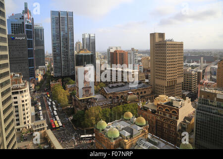 Downtown Sydney Skyline von Sydney Hilton Hotel Suche Südwesten entlang der George Street in Richtung Sydney Town Hall betrachtet. Stockfoto
