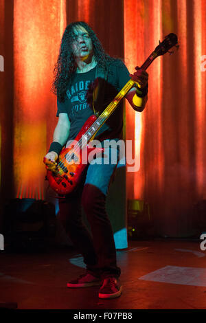 Milwaukee, Wisconsin, USA. 4. August 2015. Bassist MIKE INEZ von Alice In Chains tritt bei The Rave in Milwaukee, Wisconsin © Daniel DeSlover/ZUMA Draht/Alamy Live News Stockfoto