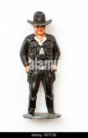 Halbmond ca. 50er Metall führen Timpo cowboy Figur. Stehend, schwarz gekleidet, über Waffen zu ziehen. Hopalong Cassidy. Weißem Hintergrund. Vorne. Stockfoto