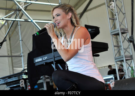 Oro-Medonte, Ontario, Kanada. 9. August 2016.  Leah Daniels Peforms am 4. Tag der Stiefel und Herzen Musik Festival 2015 am Veranstaltungsgelände Burl Creek. Bildnachweis: EXImages/Alamy Live-Nachrichten Stockfoto