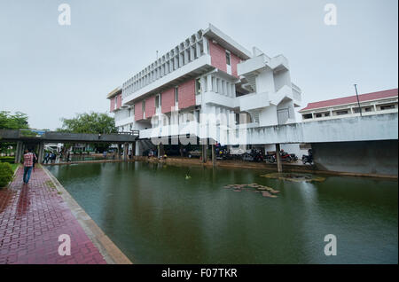 Institut für Fremdsprachen, Teil der neue Khmer-Architektur-Bewegung der 1960er Jahre, Phnom Penh, Kambodscha Stockfoto