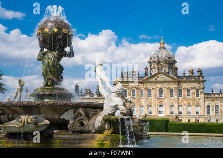 Der Atlas-Brunnen an der südlichen Aspekt der herrschaftlichen Hauses am Castle Howard North Yorkshire Stockfoto