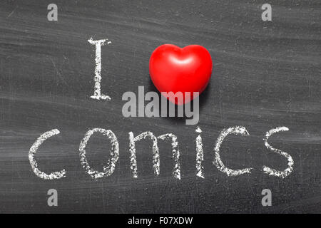 Ich liebe Comics Ausdruck handschriftlich auf Tafel mit Herzsymbol statt O Stockfoto
