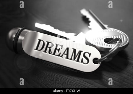 Schlüssel zum Träume Konzept auf goldenen Schlüsselanhänger. Stockfoto