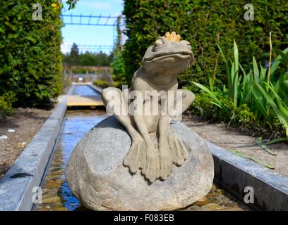 Steinfrosch in den Gärten von Alnwick Castle, Northumberland, England, Großbritannien Stockfoto