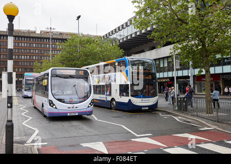 Piccadilly Gärten Busbahnhof Manchester England UK Stockfoto