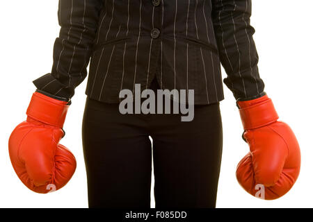 Person in Jacke mit zwei roten Boxhandschuhe Stockfoto