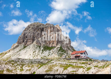 Locatelli Moutain Tierheim in der Nähe von den drei Zinnen von Lavaredo, Dolomiten des Nordosten Italiens. Sie sind wahrscheinlich eines der b Stockfoto