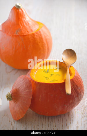 Hausgemachte Suppe mit Sahne Kürbis Stockfoto