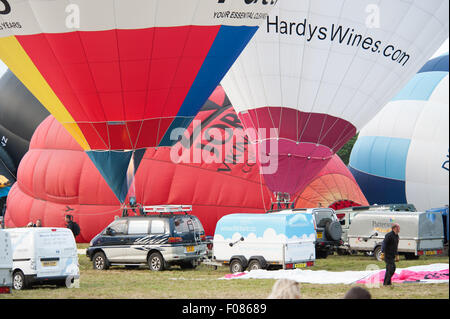 Heißluftballons bereit für die Masse Aufstieg auf Bristol Balloon fiesta Stockfoto