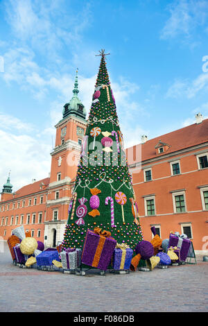 Weihnachtsbaum auf dem Schlossplatz (Plac Zamkowy), Warschau Polen Stockfoto