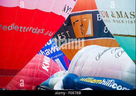 Masse Aufstieg Heißluftballons Stockfoto