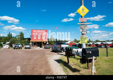 Die kleine Gemeinde Polebridge am Rande des Glacier National Park in Montana, USA. Stockfoto