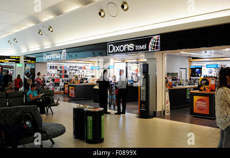 Dixons Travel Shop in Gatwick Airport South Terminal West Sussex UK Stockfoto