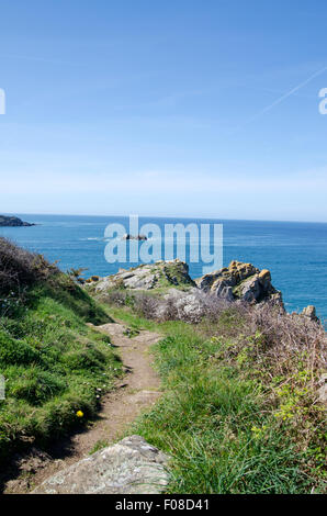 Französische Küste Fußweg auf Pors Peron, Beuzec-Cap-Sizun, westlichen Bretagne, Frankreich Stockfoto