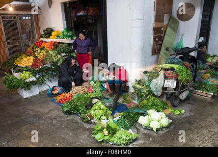 Obst und Gemüse stand im Zentrum von Hanoi. Stockfoto