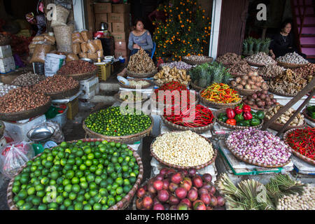 Obst und Gemüse stand im Zentrum von Hanoi. Stockfoto