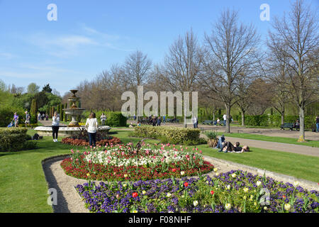 Brunnen im Queen Mary es Gärten, Regents Park, London Borough of Camden, London, England, Vereinigtes Königreich Stockfoto