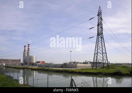 ENEL Kraftwerk - Teodora-, angeheizt durch Methangas in Ravenna - Porto Corsini (Italien) Stockfoto