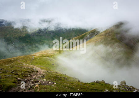 Cloud heben ab die nebligen Kentmere Hufeisen, englischen Lake District - auf der Suche nach thornthwaite Crag Stockfoto