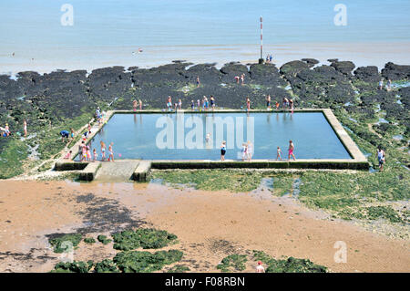 Broadstairs, Kent, England, UK. Viking Bay Planschbecken - künstlichen Gezeitentümpel, 1988 - bei Ebbe Stockfoto