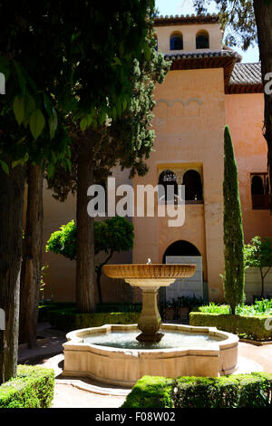 Brunnen in den Patio de Lindaraja im Alhambra-Palast Komplex, Granada, Andalusien, Spanien Stockfoto