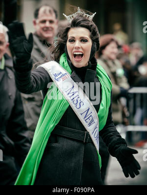 NEW YORK, NY, USA - 17 MAR: Miss New York am St. Patricks Day Parade am 17. März 2013 in New York City, USA. Stockfoto